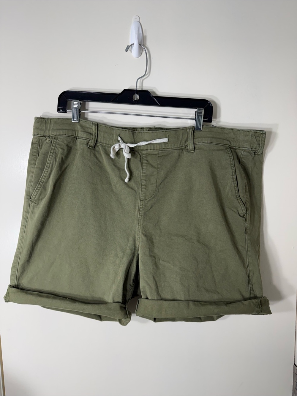 torrid Olive Green Cargo Shorts Plus Size 3X - Picture 2 of 8